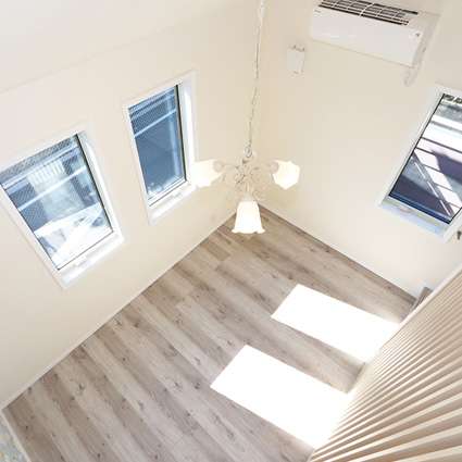 2F洋室 吹き抜けより