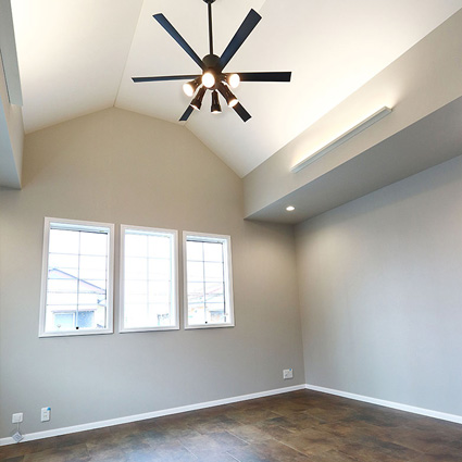 2Fハイエンド天井の洋室