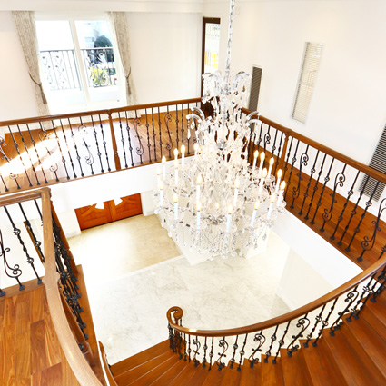 2F踊り場：吹き抜け